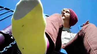 XanderBeckett – Kai’s Calm Foot Tease: Barefoot Stretching and Soft Soles